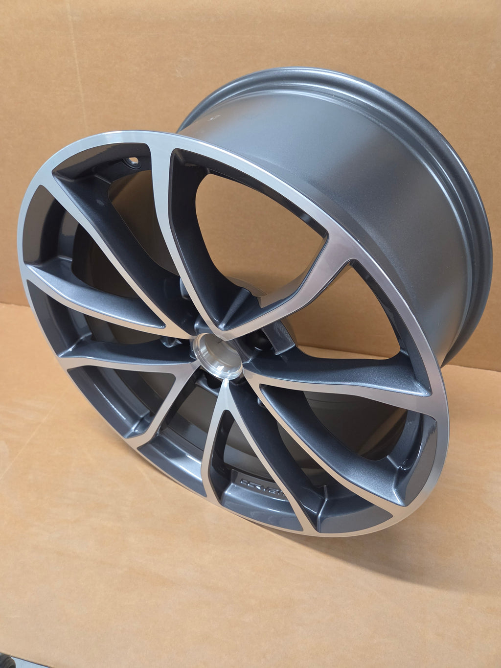 C6/C7 Corvette Cup Wheel FRONT Machine Face w/ Gunmetal Inlay *BRAND NEW OEM GM*